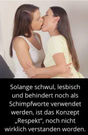 Lesben küssen sich und zeigen einen Spruch für Toleranz